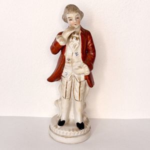 Occupied Japan 5.5" Colonial gentleman figurine laughing behind‎ hand porcelain
